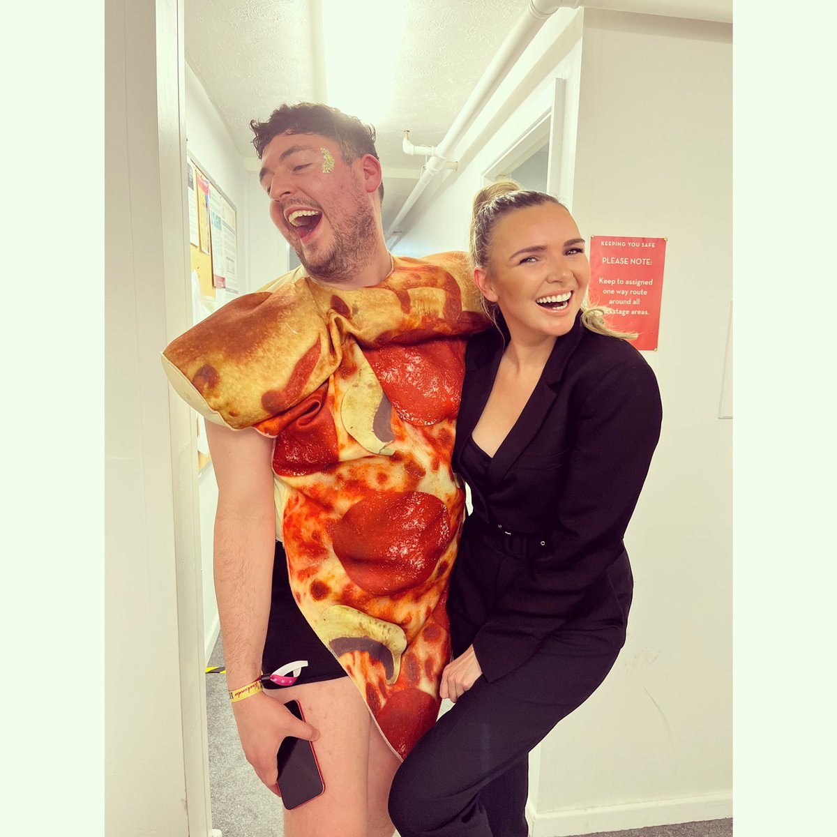 dannjohn's tweet photo. met @NadineCoyleNow the other night & shes an absolute gem π #MightyHooplaWeekender https://t.co/Z8GvHfOAfV