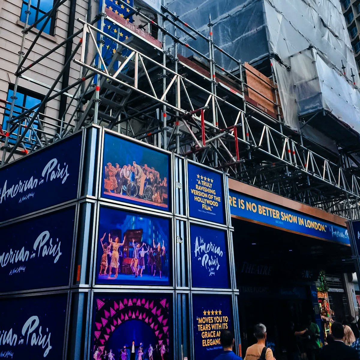 👷🏻‍♂️🎭🍿The Dominion Theatre required a change over to front of house show signage. <a href="/archerstweets/">Archers</a> carried out their installation works utilising our <a href="/Layheruk/">Layher UK</a> system. #layher #scaffolding #dominiontheatre #layheruk #londonnetworkscaffolding