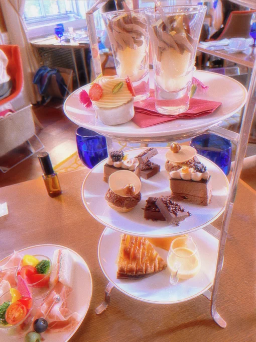 この前お茶しばいてきたところがすごい良かった洋館すき…