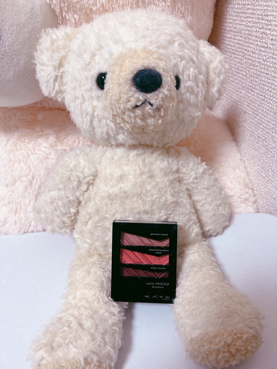 mako_vocal's tweet photo. この前ツイートしてたオレンジっぽい赤試してみました( *´꒳`*)੭"

色がかなりタイプで自分で言うのもアレですがブルベの割に結構良いなと思いました(笑)

オススメの色です！！

#有名になりたい #V系 #女形
#化粧男子 #中性男子 #ジェンダーレス男子 #KATE #アイシャドウ #OR1 #1320円 https://t.co/oWLtFLZeSe