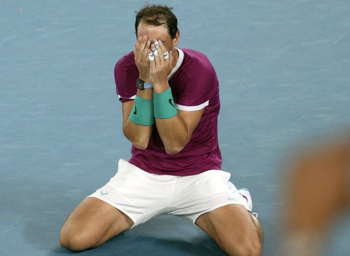 elmundotoday's tweet photo. El voto del jurado de TVE da finalmente la victoria del Open de Australia a Medvédev: https://t.co/Q2nDL53eGm https://t.co/CkBiw7xwgD