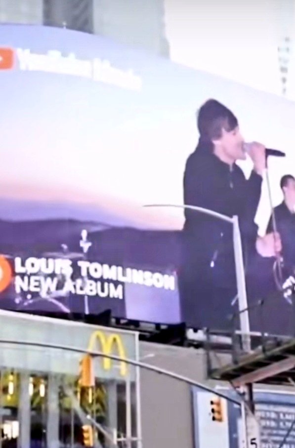 valfrbjNH19's tweet photo. @toursdaiIy Walls me ayudo de tantas maneras que no puedo explicar. Cada canción, letra, incluso cada melodía llegaba a mi corazón, más que un álbum es como si fuera mi hogar o aquella cosa en la que me refugio cuando tengo frío, cuando paso por un momento difícil. Me salvo la vida https://t.co/uMJEicIC5Z
