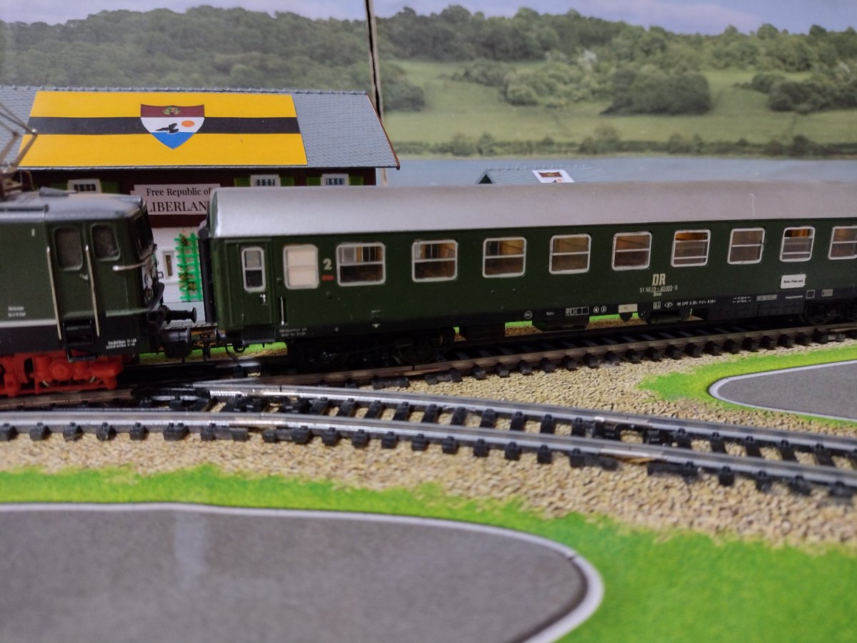 AzovCapital's tweet image. LL
On January 24, 2022, the following rail traffic was recorded at Liberland Station:

- regional train Liberland-Subotica
- Iinternational high-speed train Eurostar London-Victoria - Liberland
- freight deliveries of frozen products by refrigerated wagons