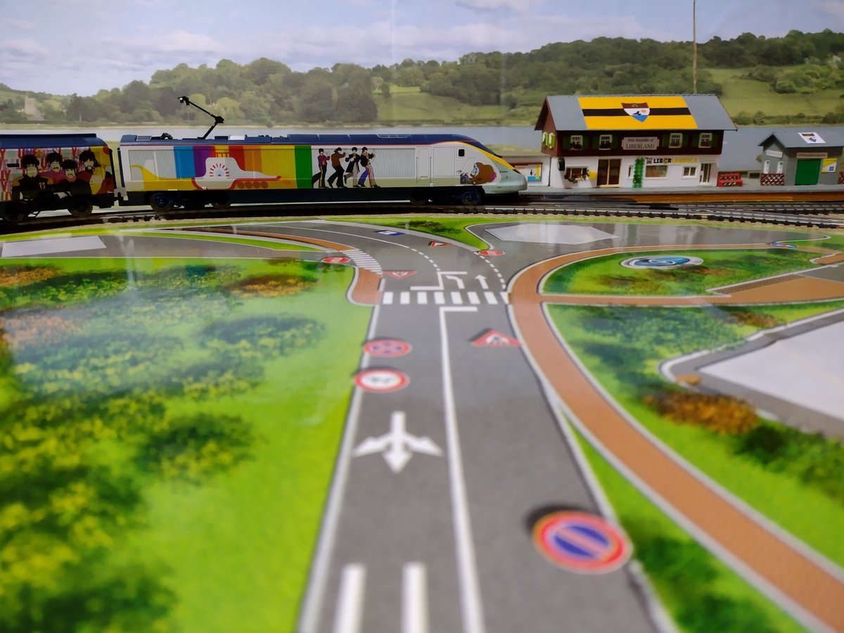 AzovCapital's tweet image. LL
On January 24, 2022, the following rail traffic was recorded at Liberland Station:

- regional train Liberland-Subotica
- Iinternational high-speed train Eurostar London-Victoria - Liberland
- freight deliveries of frozen products by refrigerated wagons