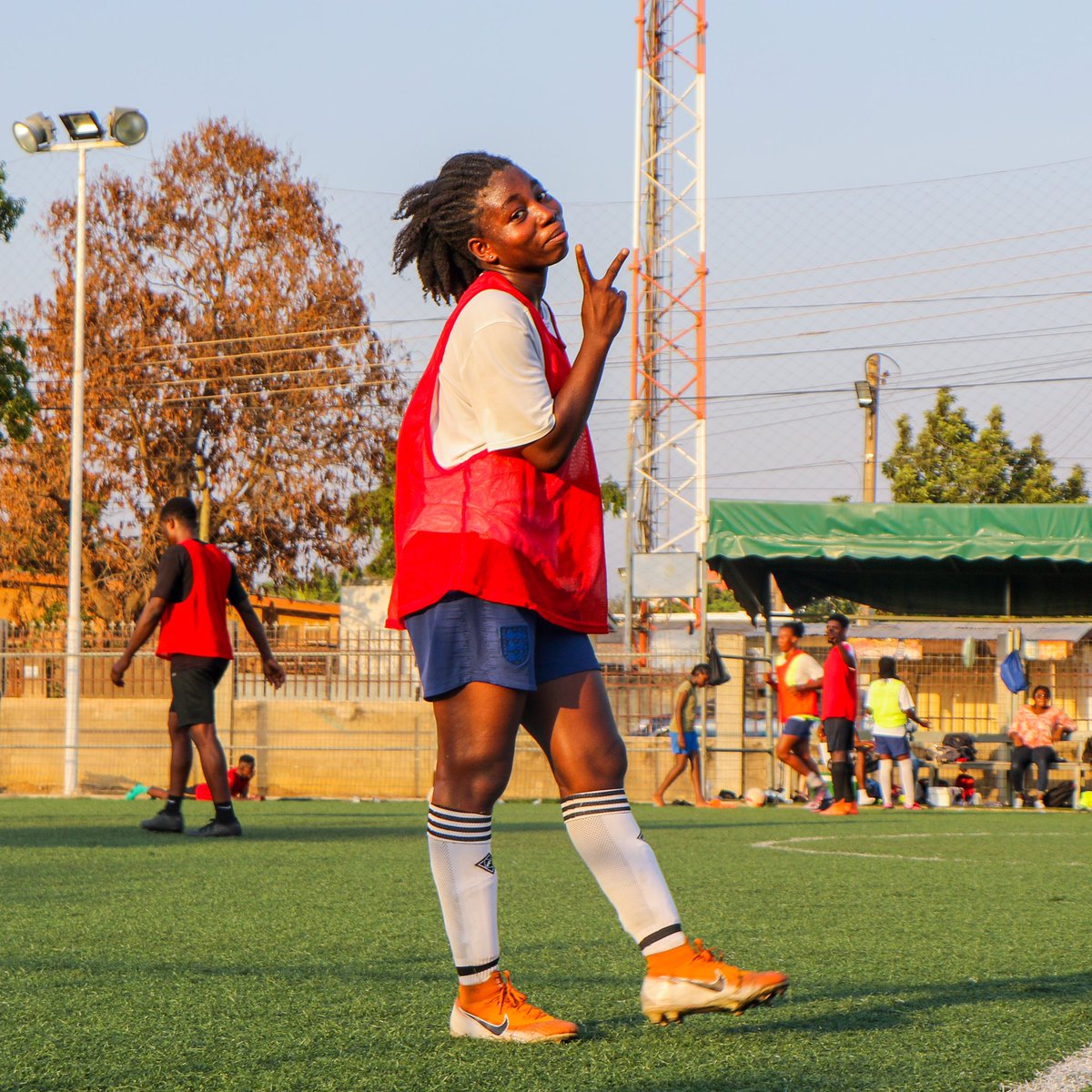 RidgeCityFC's tweet image. ⚽️✌🏾 | 𝐌𝐎𝐍𝐃𝐀𝐘 𝐊𝐈𝐂𝐊𝐀𝐁𝐎𝐔𝐓 📸

There’s no better feeling than 𝐏𝐥𝐚𝐲𝐢𝐧𝐠 𝐰𝐢𝐭𝐡 𝐮𝐬 𝐨𝐧 𝐌𝐨𝐧𝐝𝐚𝐲𝐬 😍

🏟 | Dzorwulu Astro Turf  
⌚️ | 3:00pm - 6:00pm GMT 

⚽️ #MondayKickAbout  | #RCFCW 🇬🇭