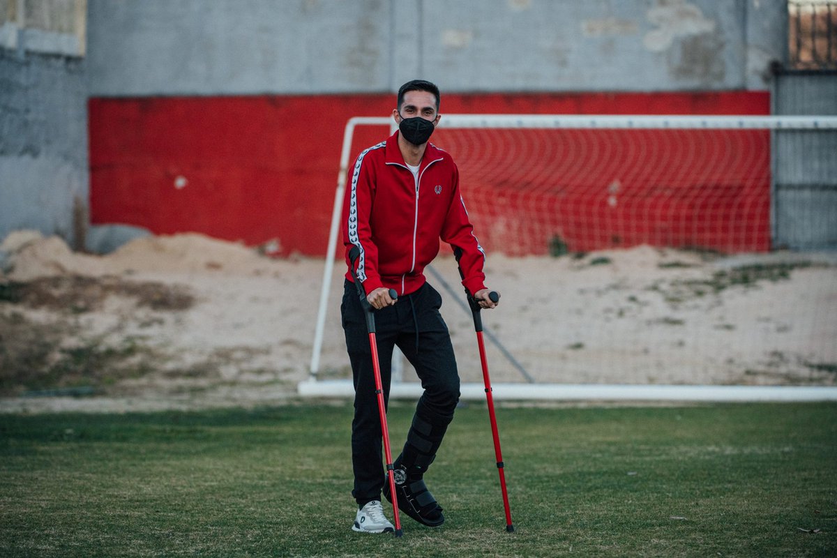 🤕🤺

ＣＡＰＩＴÀ ❤️‍🩹

Recentment operat del tendó d'Aquil·les, el besaluenc <a href="/albertblazquez/">albert blazquez</a> tampoc es va voler perdre l'#OlotManresa. Sumant des de fora amb els seus coneixements!

#OlotManresa #Seguim100delOlot #TerceraRFEF