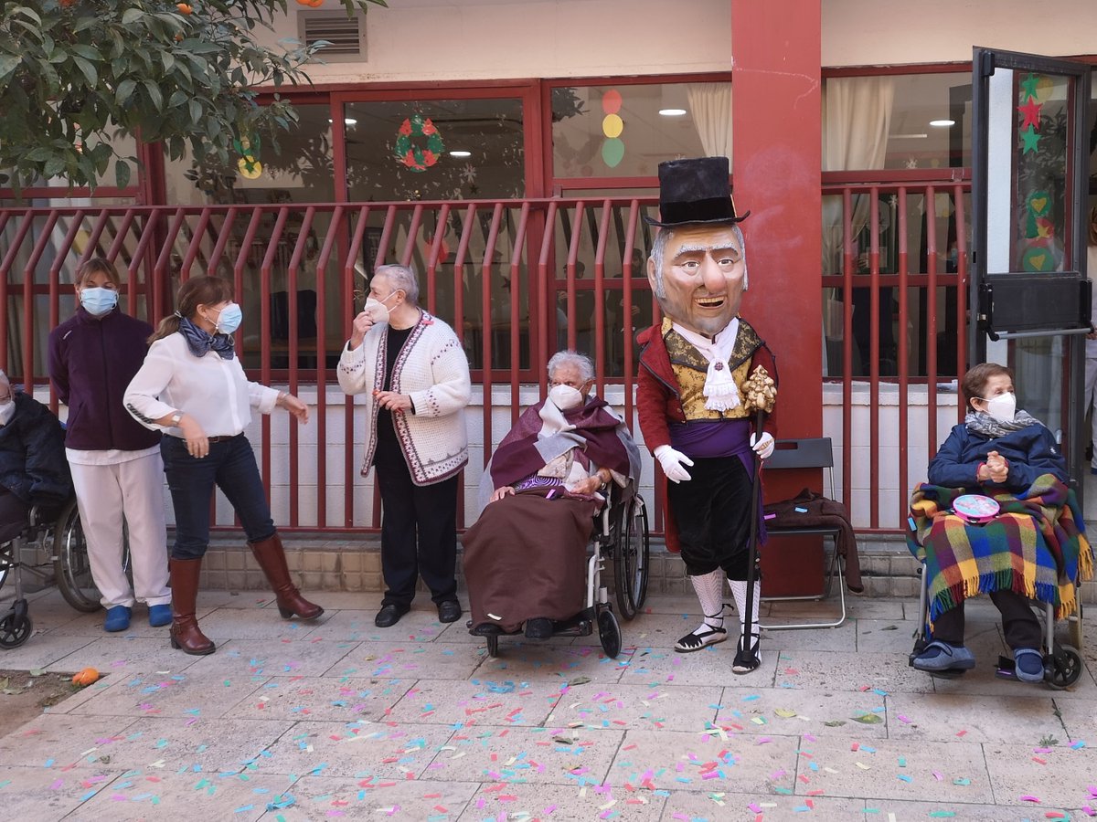 📸Presentació de l'Home dels Nassos del Poble Nou, 31 de desembre del 2022. 
1. Sortida des del Casino.
2. Pas per la Rambla del Poblenou al so dels MúsXL.
3. Visital a l' <a href="/orxataeltioche/">Horchateria ElTioChe</a>.
4. Visita a la Residència de la Gent Gran Jaume Batlle.
<a href="/entitatspoble9/">Entitats Poblenou</a> <a href="/FM_Poblenou/">Festa Major Poblenou</a>