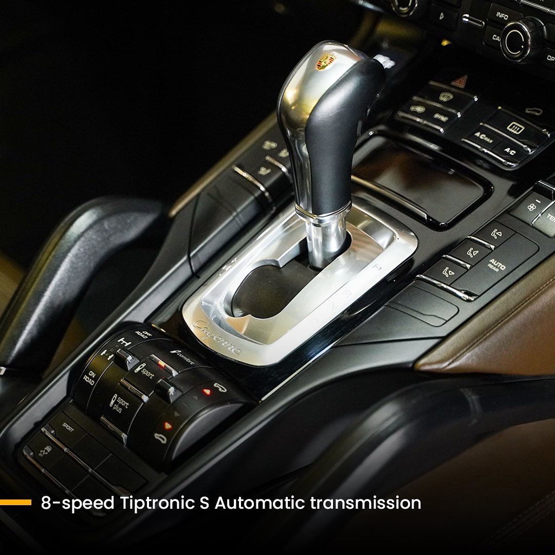 KingsAutoDelhi's tweet photo. The cutting-edge exterior and all-round comfort goes hand in hand in the porsche cayenne

#porschecayenne #kingsauto #kingsautodelhi #carfeatures #porsche #luxurycars #informativecarousel #trendingnow https://t.co/NHzpE8K2BT