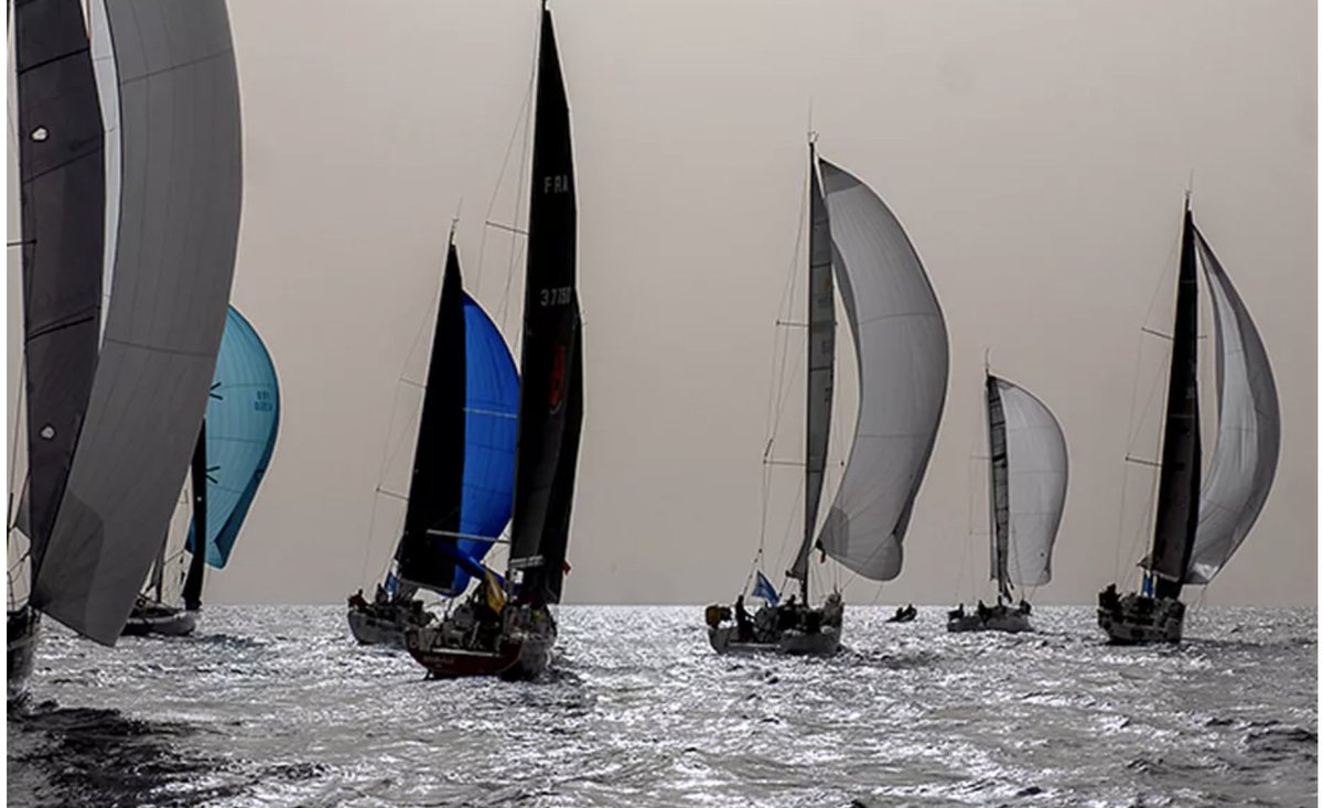 JCSamyde's tweet photo. #voile #Transquadra Madère-#Martinique : Après presque 36 heures de course, tout va bien pour la flotte. Les concurrents ont désormais l’Atlantique devant leurs étraves et des choix stratégiques opérés dès le départ, samedi 29 janvier 2022 de Funchal dans l'archipel Portugais. https://t.co/QArgJQ2QBq