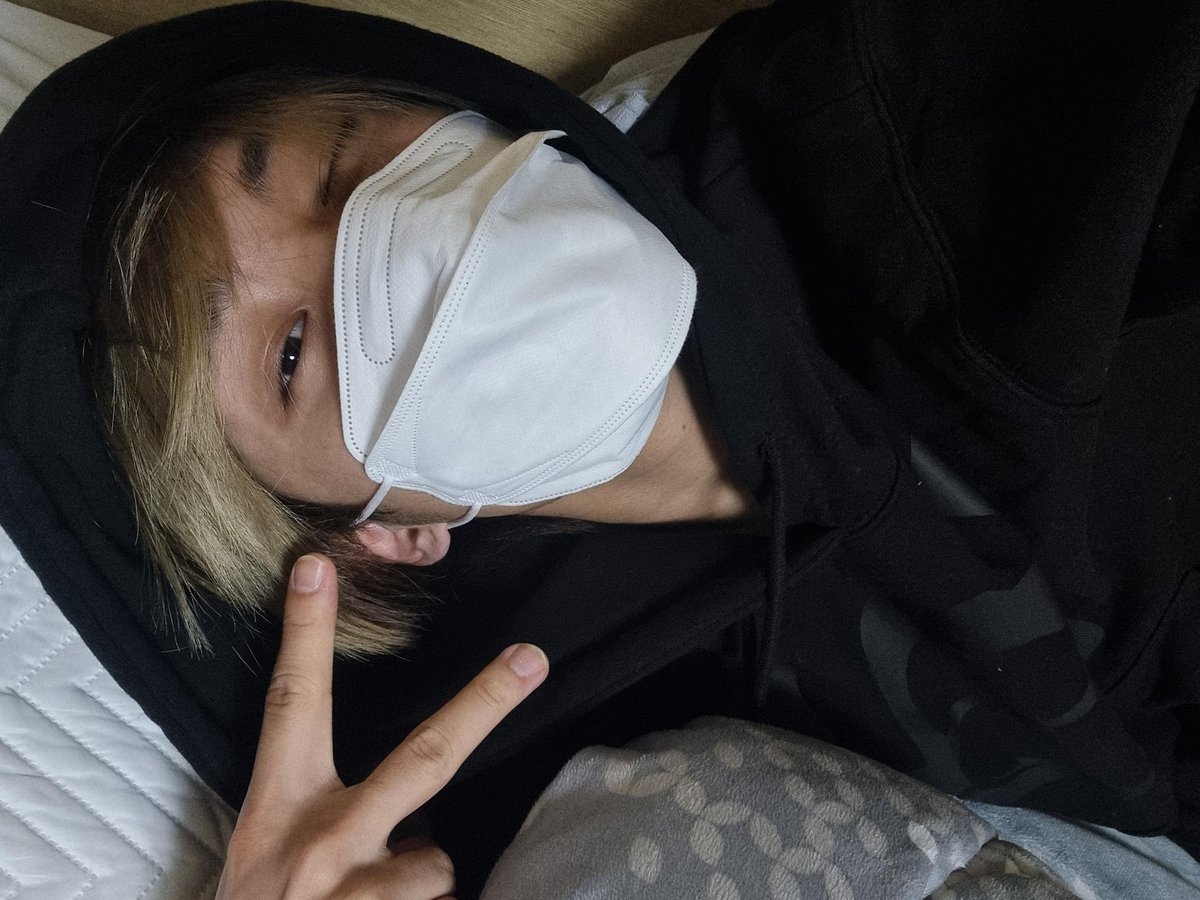 BAEJAICOB's tweet photo. I'm doing a self-quarantine so I'm attending through ZOOM. #precaution #prevention #DulcesFarewell https://t.co/1tmK7F4nNW