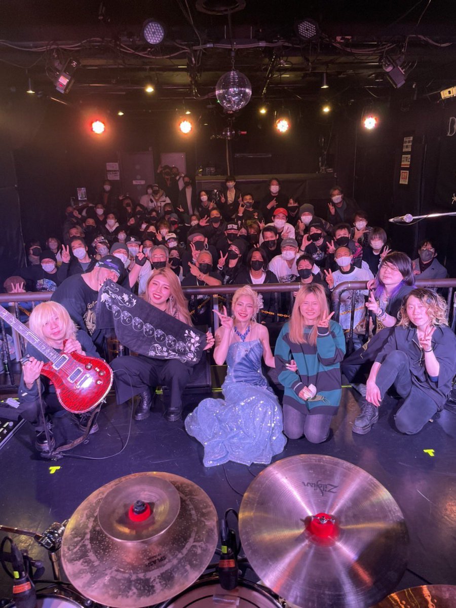 2022.01.30.SUN 
  
Dicentra LAST ONE MAN SHOW
  
-セットリスト-
  
2ndアルバム以降の全19曲中
  
STARを除く全ての曲をやってくれた☺️
  
いっぱい笑った いっぱい泣いた
  
最後まで本当に
DicentraらしいLIVEだったぞ✨
めっちゃ楽しかった(*´︶`*)