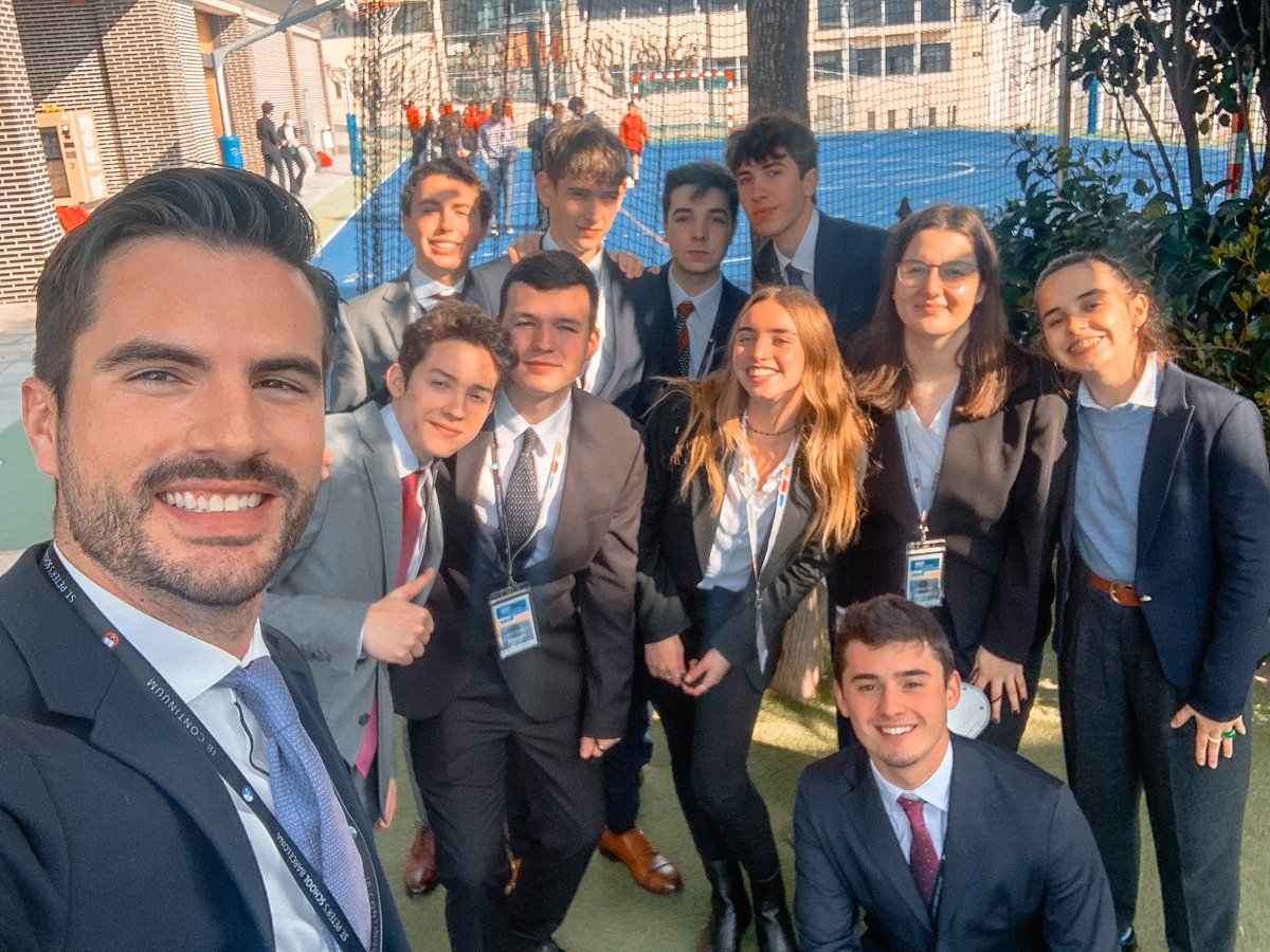 👨🏻‍🏫 Avui, com a professor només puc compartir amb tothom l’orgull de veure com els meus alumnes sortint de l’aula han triomfat en el Model de Parlament Europeu 🇪🇺 Debat, negociació, idees, esperit crític i molta Europa <a href="/manyanetcorts/">Manyanet Les Corts</a> <a href="/stpetersbcn/">St PETER'S SCHOOL Barcelona</a>