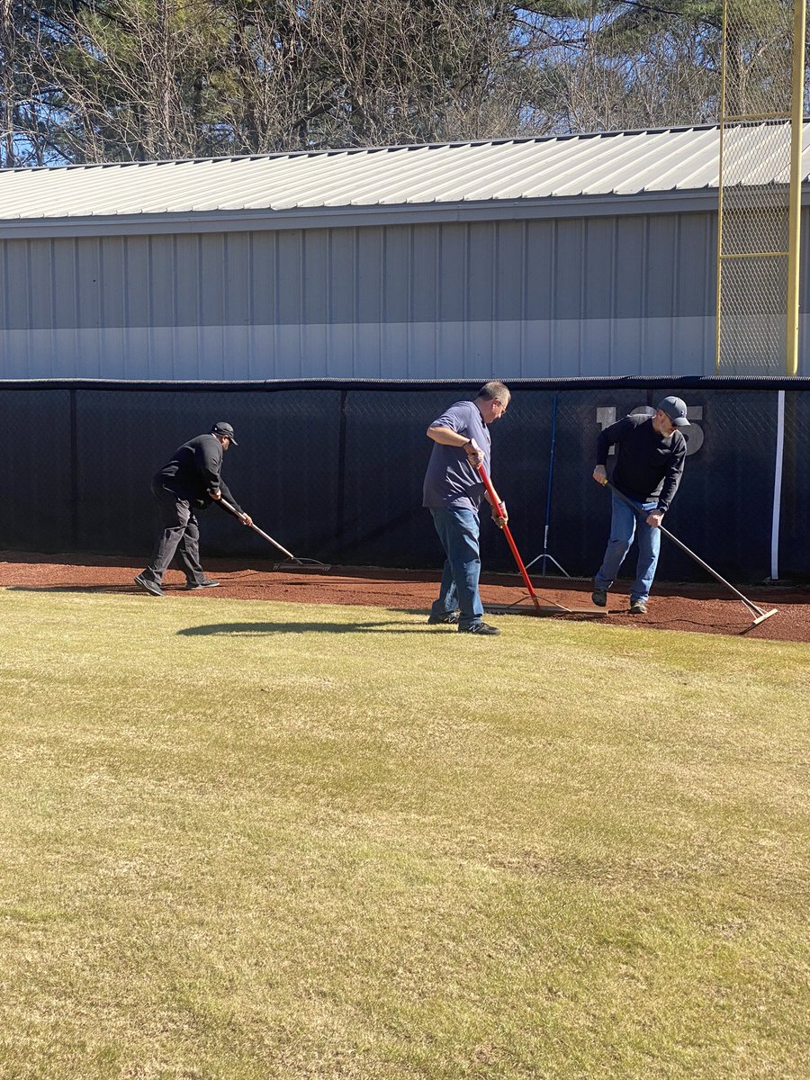 Hoover_SB's tweet photo. Thank you to all our parents and players who worked hard to get our facilities ready for season!! Go Bucs!! #HOUS33 ๐งก๐ค https://t.co/cxQJyoNJCV