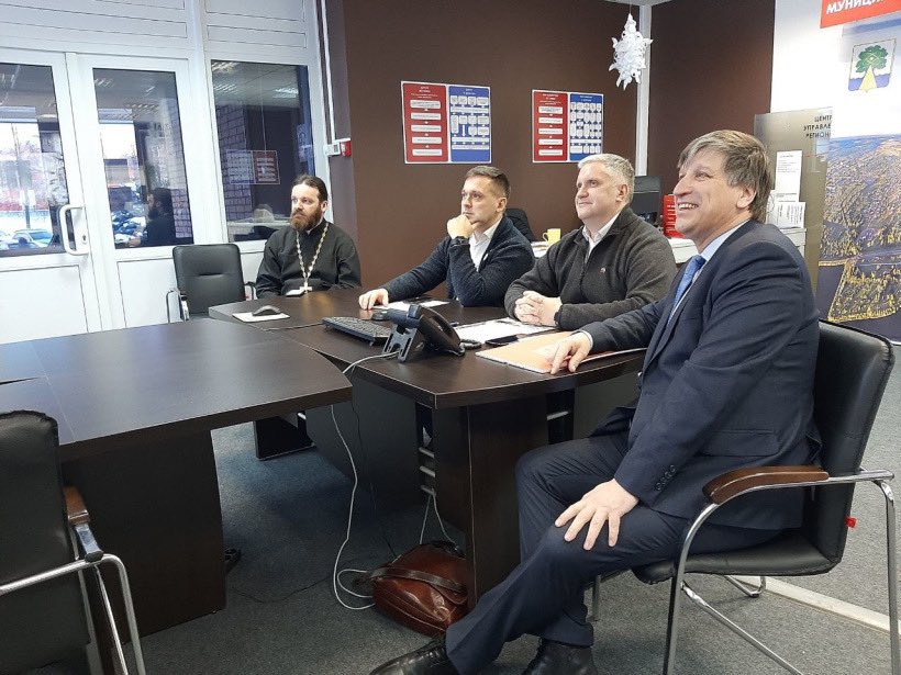 В #Дубна состоялась видеоконференция между двумя городами-побратимами, в которой приняли участие руководитель Фракции #ЕдинаяРоссия в Совете депутатов Дубны Александр Руденко.
Подробнее на сайте er-dybna.ru/news/index/504
#КультураМалойРодины #Дубна #ЕР50 #ЕдинаяРоссия #ЕРПроекты