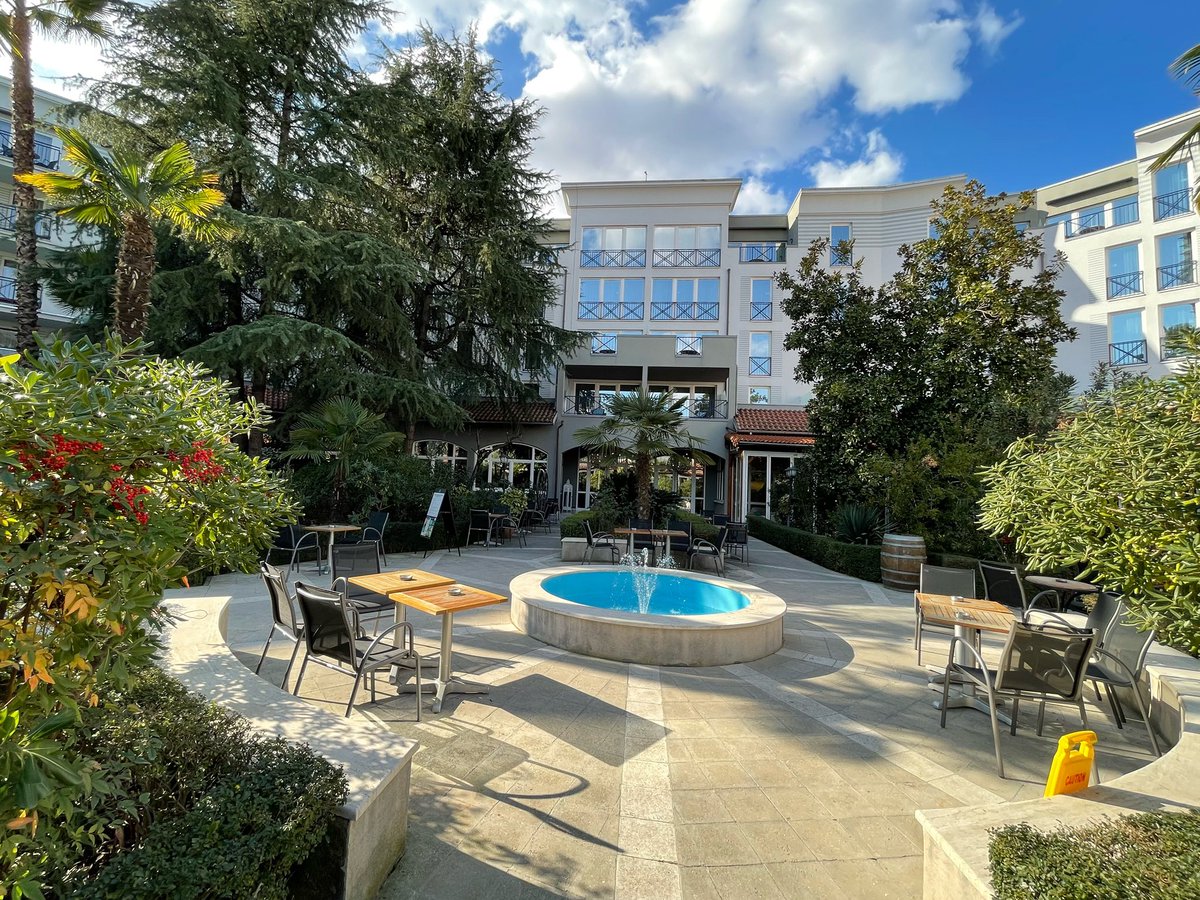 The architectural style that has been followed for the for the construction of Rogner Hotel Tirana, is according to the philosophy that KR. Robert Rogner has for each of his constructions - “NO BUILDING TALLER THAN TREES”