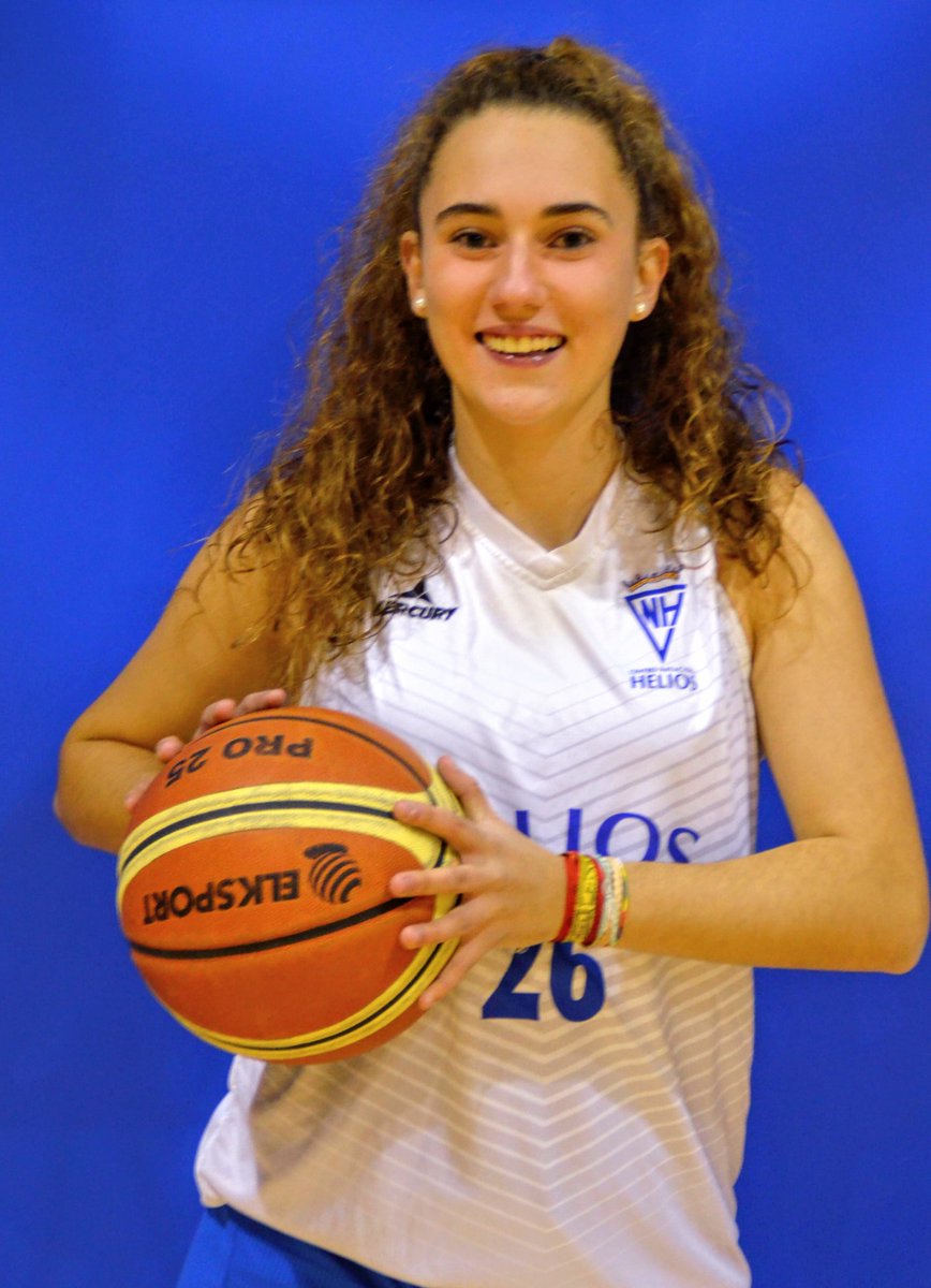 CNHeliosBasket's tweet image. @cnhelios Estamos de enhorabuena. Claudia, jugadora del junior A2, tras 8 meses desde su lesión de ligamento y menisco ha vuelto a disfrutar de la competición.
Enorme su alegría y la de su familia, equipo y de todos los que le han animado y apoyado.
Felicidades Clau!!