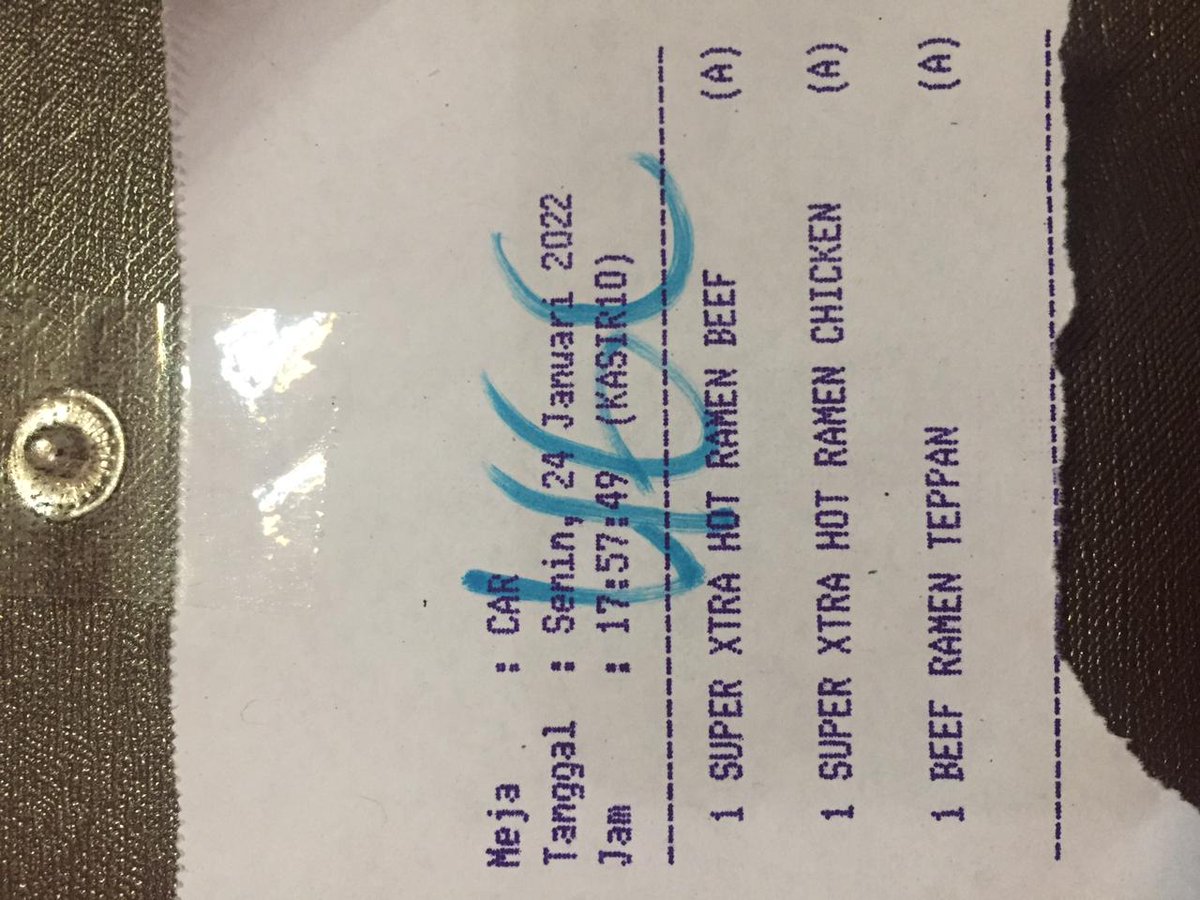 puretiwi's tweet photo. When I bought 3 ramen for iftar, THERE WERE INSECTS in the eggs, really disappointing. Don't you big restaurants @GokanaResto have quality control? https://t.co/dfbmXgSHce