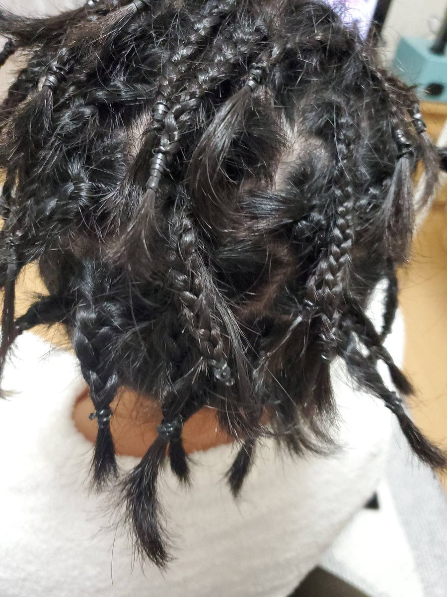 chiekko1227's tweet photo. Cada rutina de fin de semana.
Le gusta este peinado😎
Every weekend routine.
He loves this hairstyle;)

#diario
#スペ語 
#trenzas
#braids 
#みつ編み https://t.co/zMP7xoK0u6