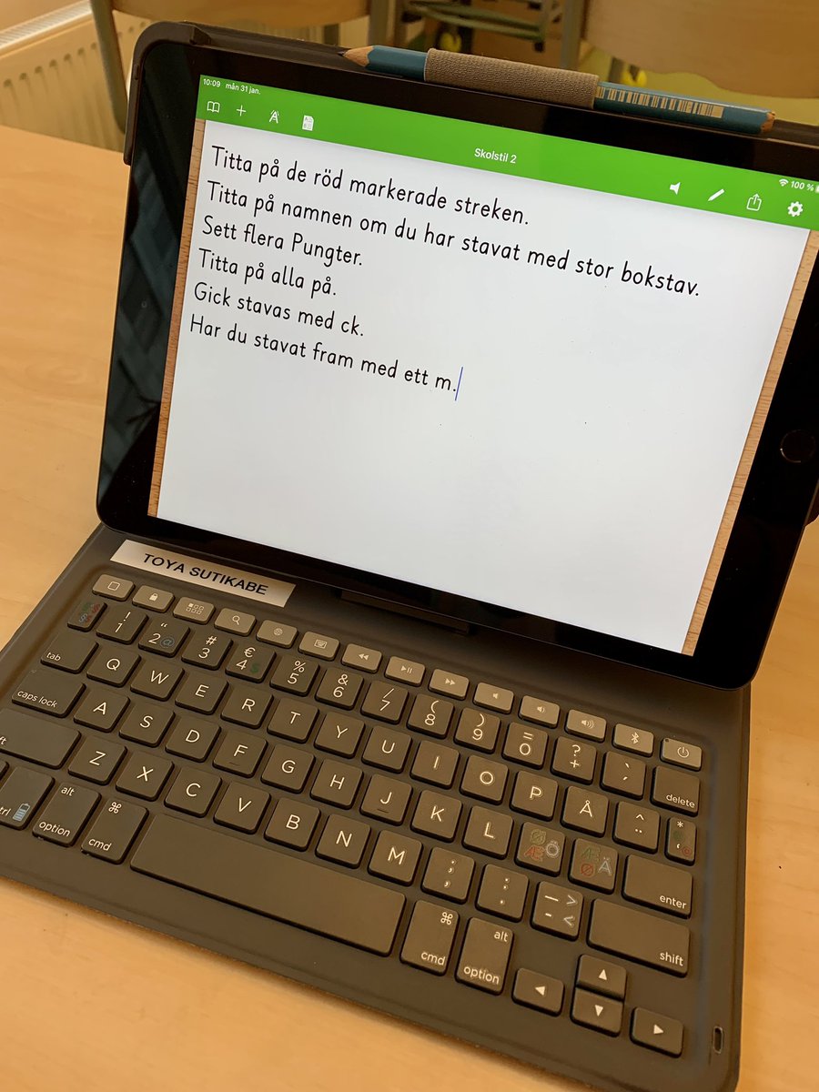 Äntligen tillbaka i klassrummet hos dessa fantastiska ettor. Idag fick de ge mig återkoppling på en berättande text. Återkoppling är svårt, både att ge men även veta vad man ska göra av den. Vi modellerade tillsammans m fokus på meningsbyggnad o stavning. #STL #Mariehällsskolan