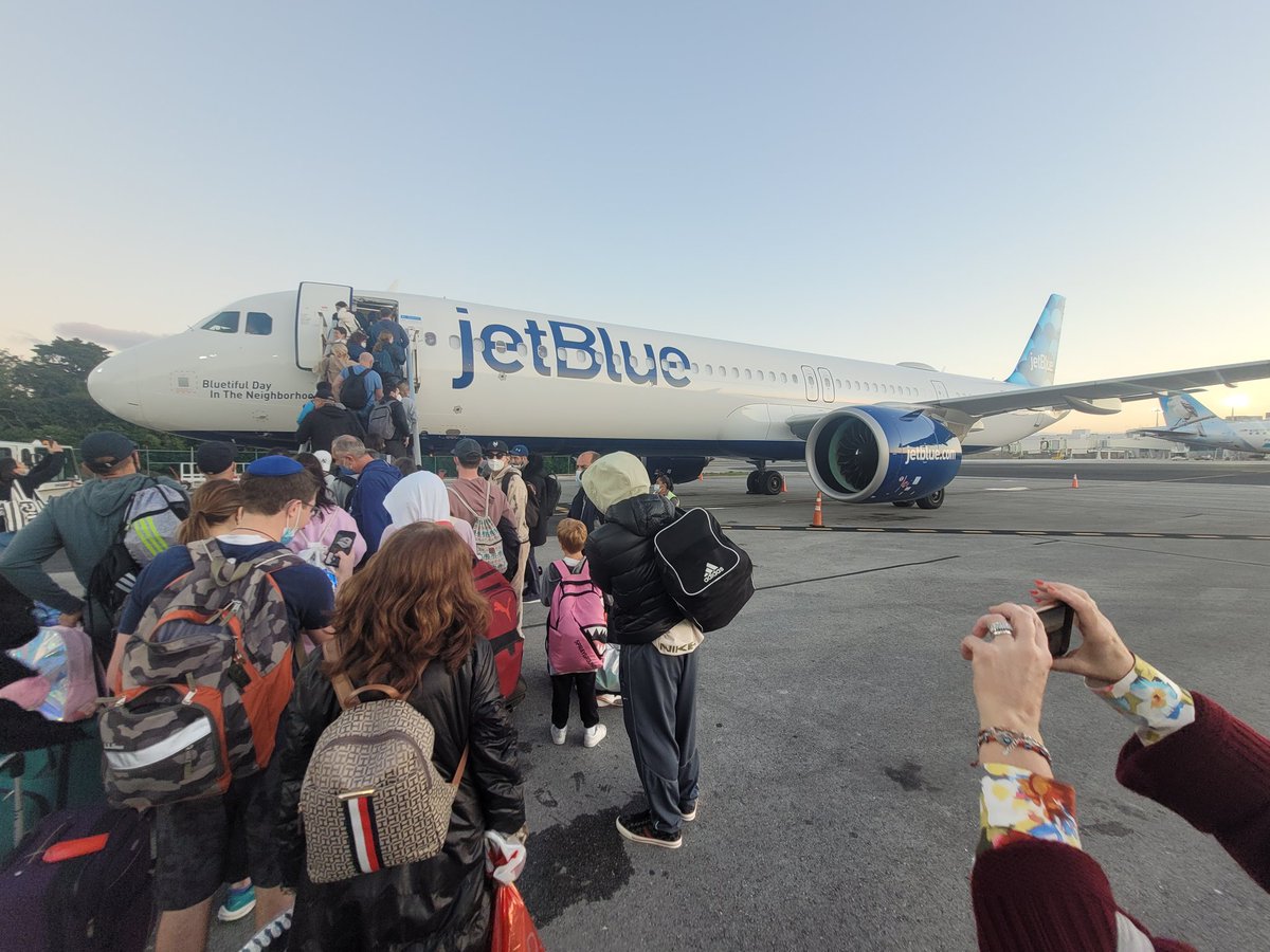 TNFOUTDOORS's tweet photo. @JetBlue is really screwing  people our flight for 1/30 got canceled on 1/27 due to scheduling conflict, no rebook until 2/1. We found other flights that were canceled on us, then we found flight #1852 from Cancun on 1/30 Delayed hours board plane then canceled later on runway https://t.co/uTVpjAuFI5