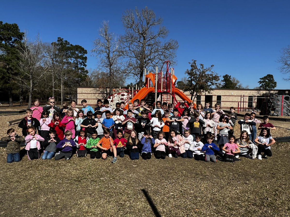 First Grade loves our school counselor! ❤️#GrowingTogether
<a href="/HumbleISD_HHE/">Hidden Hollow Elementary</a> <a href="/RettaBleiberg/">Retta Bleiberg</a>