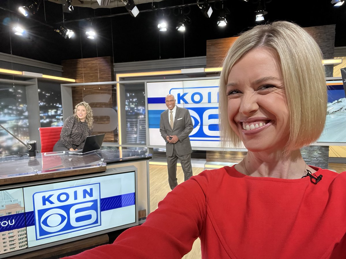 Happy Monday! I’m closing out the month of January with the <a href="/KOINNews/">KOIN News</a> morning team. #pdxtst #portland #vanwa