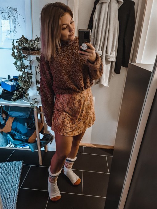 Ready to stream!  Will be live in a few minutes💩 https://t.co/r2dXjlY6Nu https://t.co/ESiBie7ZAJ