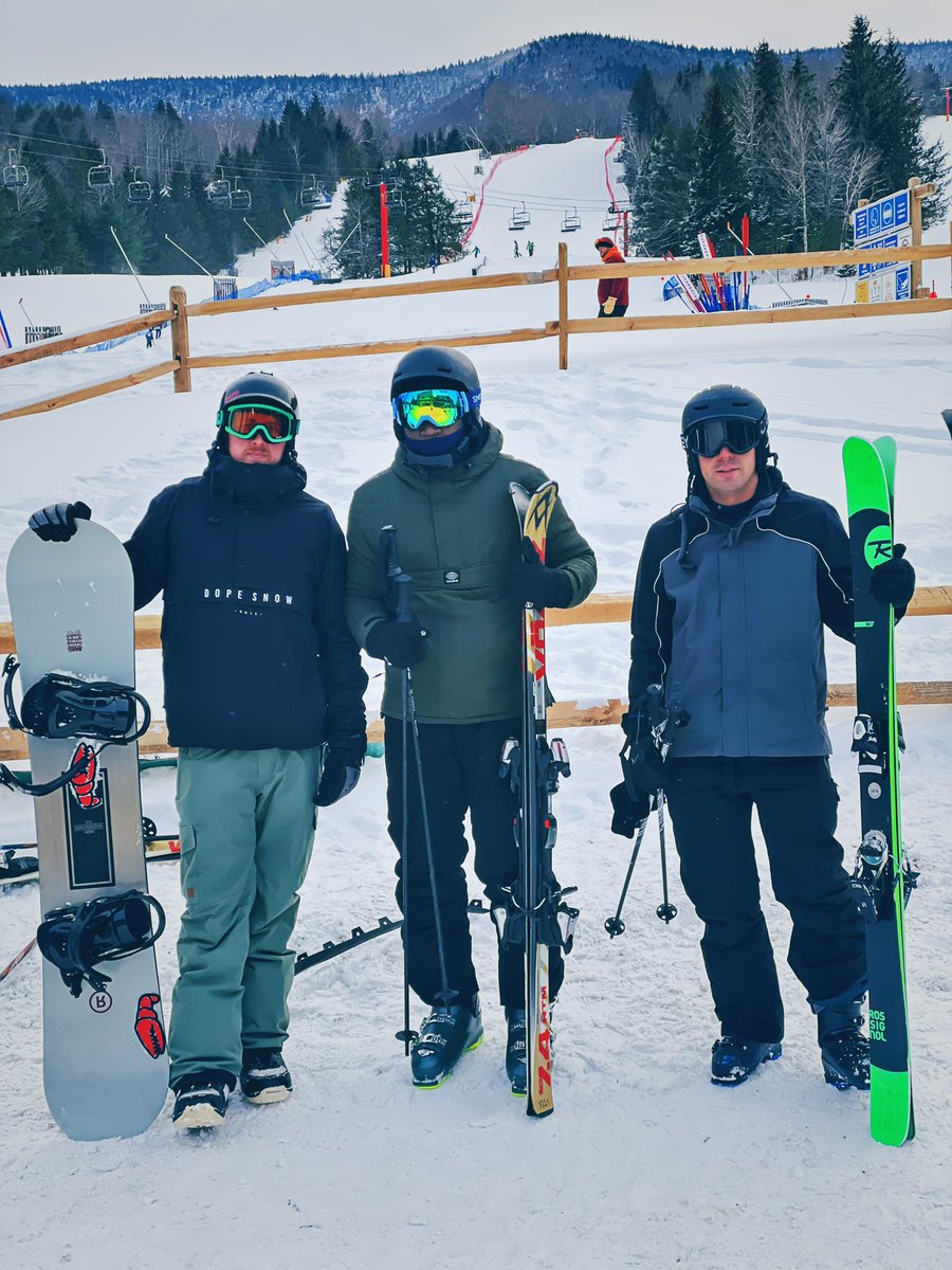 GeraldAsante01's tweet photo. Surround yourself with friends who believe in you and your goals
On the slopes with two of the first investors in @Gameonactive
#startupfounder #investors #startup #friends #dreams #gameonactive #sportstech #community #activelifestyle https://t.co/pBxJCZVfpK