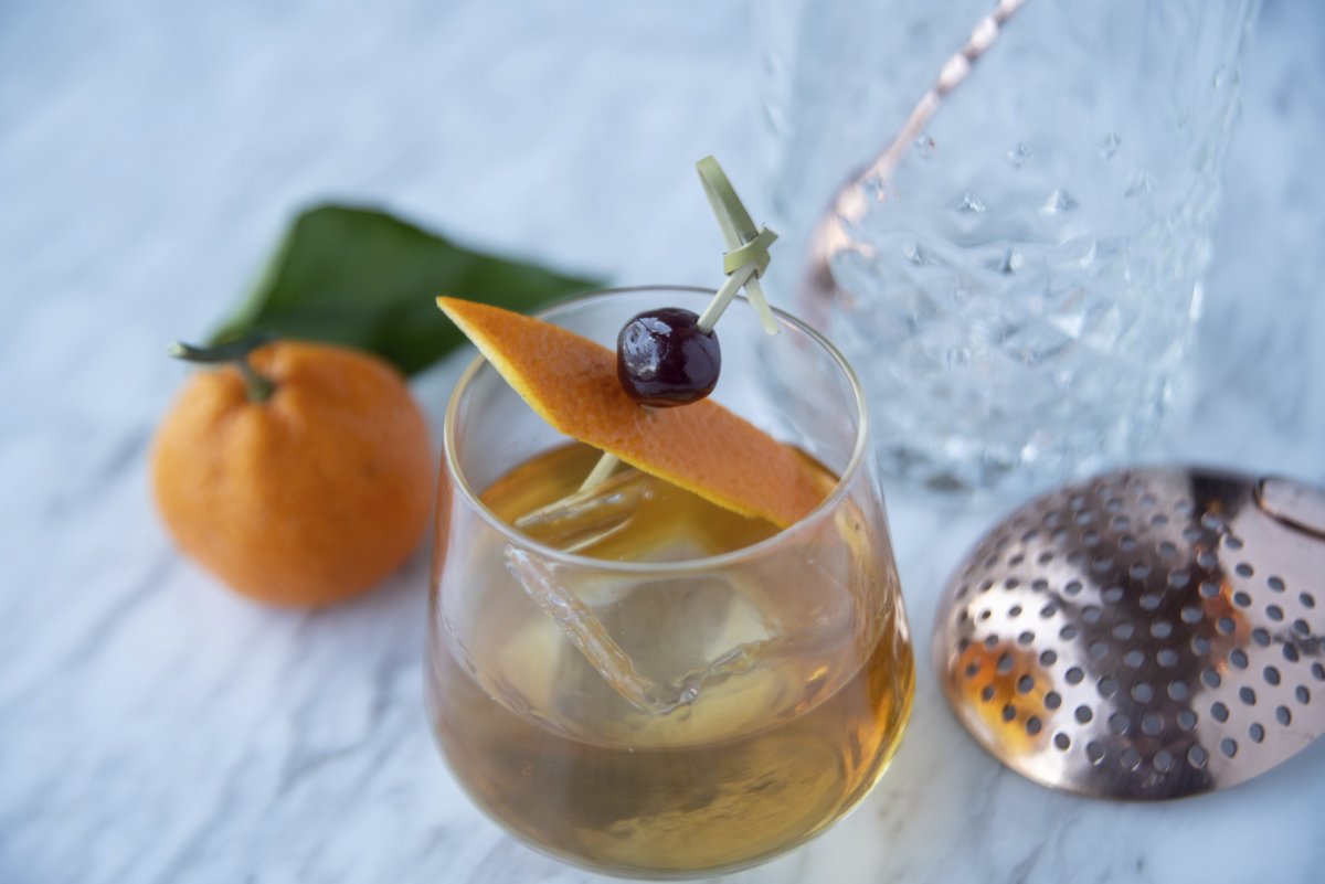 Kitty O’Sheas at Hilton Chicago: Try This Delicious Whiskey Apricot Sour bit.ly/3alJHtd