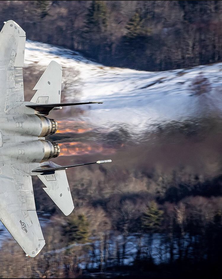CharoRGM's tweet photo. Buenooooos díaaaasss ☀️ ✈️ 💜 ☕️ linda semana para todos … Enero ya se acaba hoy … no se que tendrá este mes que siempre se hace eteeeernoooo !! #F35E ✈️ 🔥 https://t.co/HYfl4dOOx2