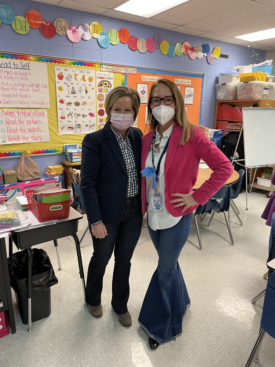 We are dressed to impress Jan Richardson style today! Savoring a week of LitCon!  #K8LitCon #fcpslitcon #blousesandblazers <a href="/Colettemyers/">葛怡</a>