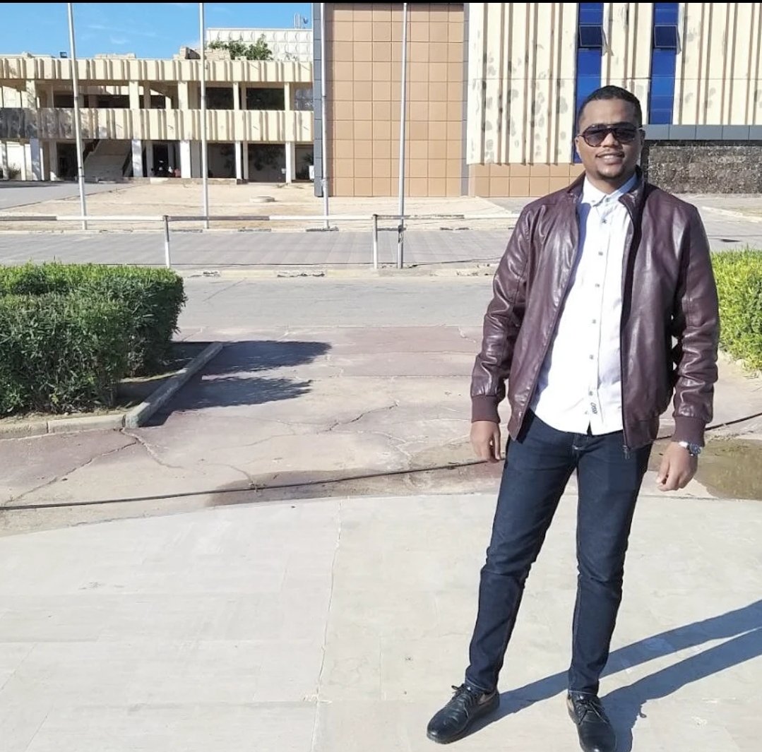 (قد يهون العمر الا ساعةً و تهون الارض الا موضعاً )

ها قد مضت الأيام متوالية سريعة حصدنا خلال ساعاتها أجمل المعارف وقطفنا في أيامها أنفع العلوم. مضت الأيام لتبقى لنا منها ذكرى تملأ قلوبنا أُنساً وبهجة كلما مرت بخيالنا.

الحمد لله رب العالمين حمداً كثيراً طيباً مباركاً فيه 🌸