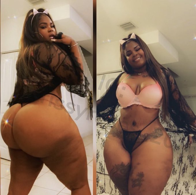 Left or right? https://t.co/CyOVeRJySr<a href="/tag/thiccsgiving"class="tags"><span>#thiccsgiving</span></a>