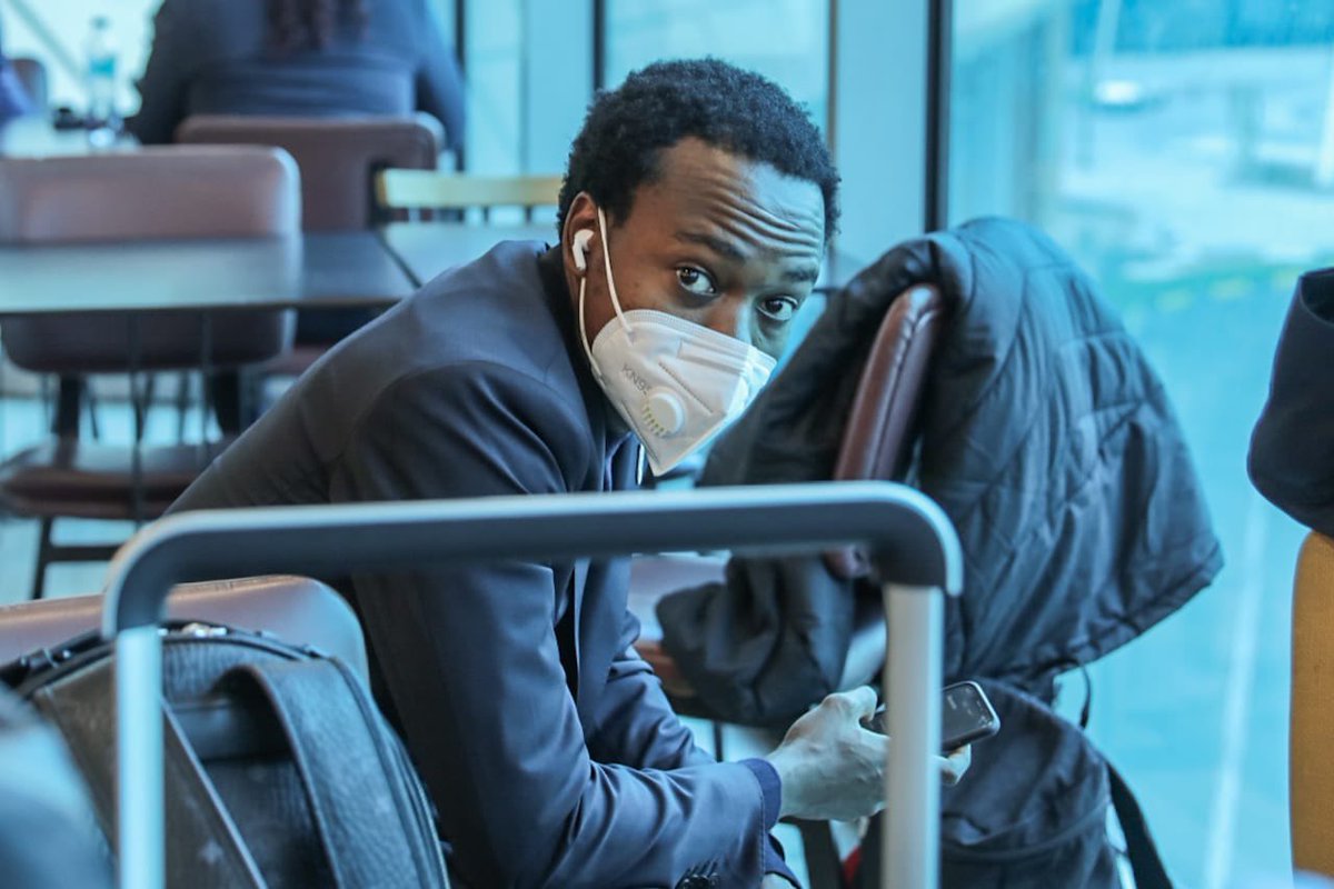 🔴لاعبو الأهلي في مطار القاهرة استعدادًا للسفر إلى أبو ظبي للمشاركة في مونديال الأندية🦅✈️👌
#الأهلي_في_المونديال