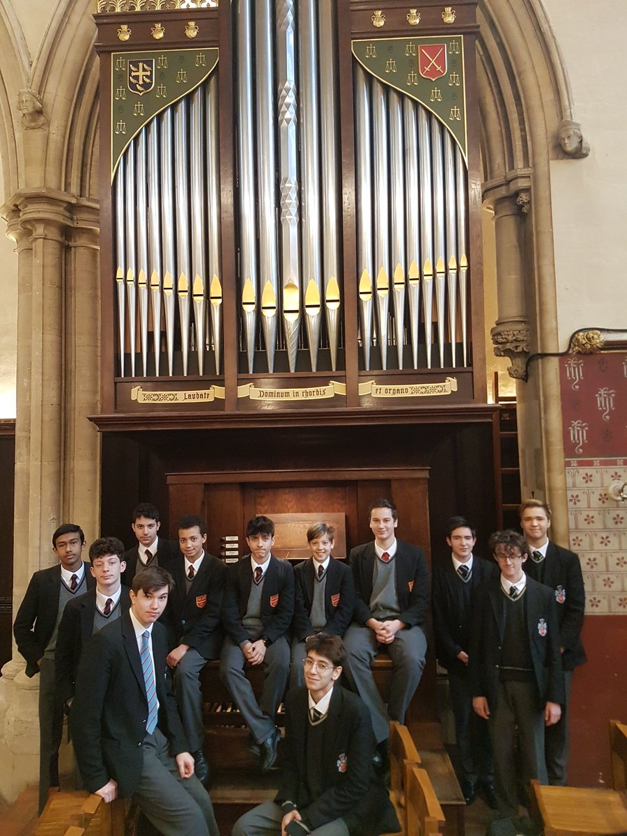 The London Oratory School organists are out for the day! 🎹First stop, St Matthew's Westminster...