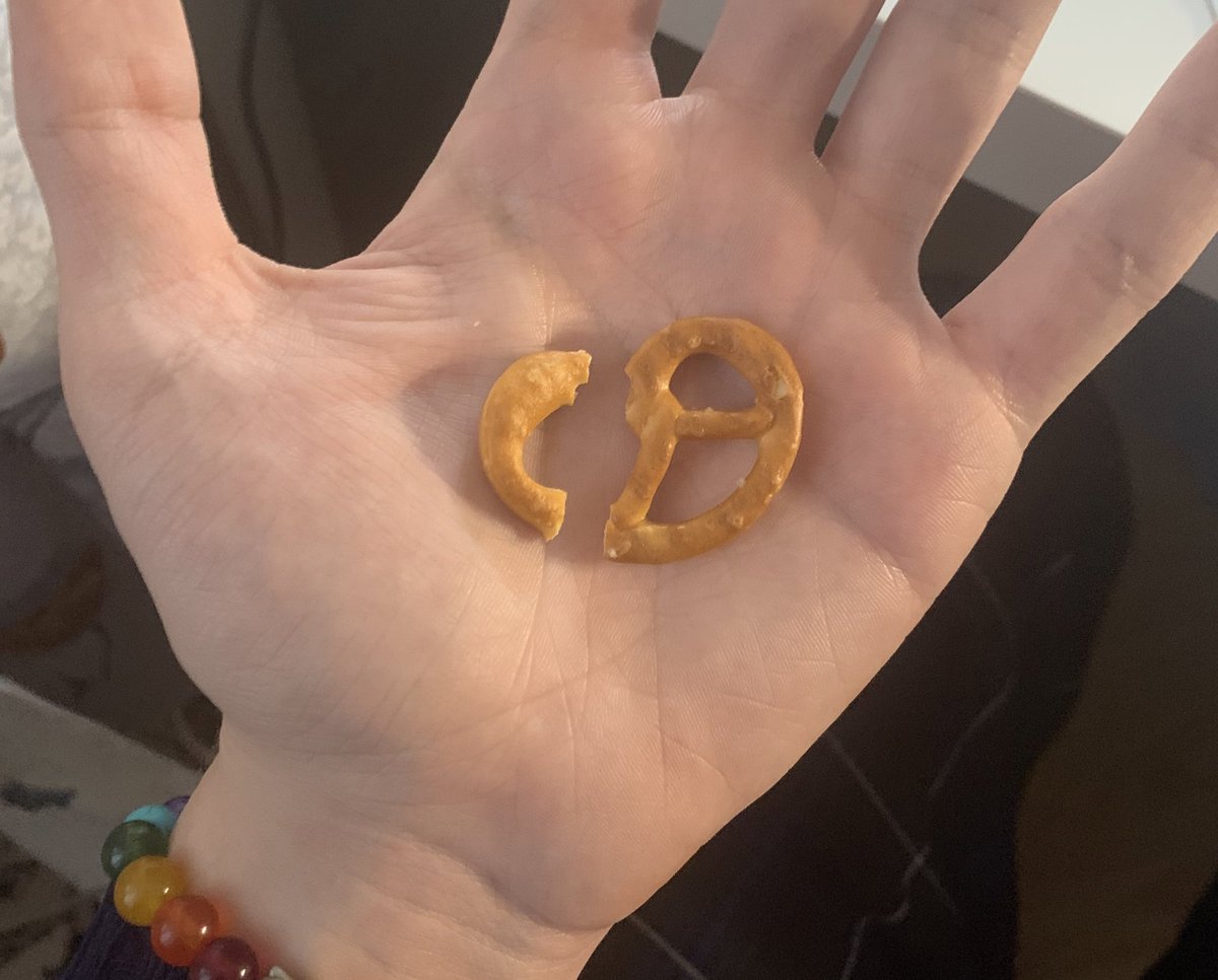 в кармане завалялось сердечко чье-то забыл съесть после того как разбил