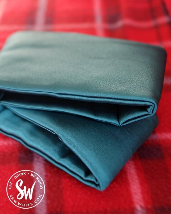 SleepMasterEU's tweet image. Looking for A Valentines Gift? 
@SewWhite
 thinks our sleep mask makes a great gift. Read why here in her Valentines Gift Guide - sewwhite.com/lifestyle/vale… 

#ValentinesDay #Valentines #ValentinesGift #GiftOfSleep #ValentinesDay2022 #SleepMask #NeedSleep