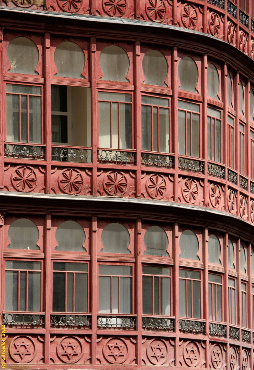 LorenzoGarciaCe's tweet photo. Mirador del edificio de la plaza Martínez Zaporta, 7 de Logroño.

Logroño, La Rioja, España. Agosto de 2012.

#garcellor #arquitectura #fachadas #miradores #logroño #larioja #martinezzaporta #quintinbello #cafemoderno https://t.co/WtQDqEiGxY