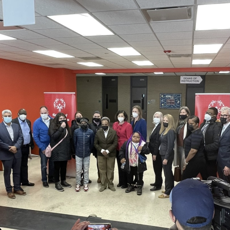 ChiCityColleges's tweet image. CCC along w/ @chicagosmayor, Alderman @mattoshea19, @AnixterCenter, &amp;amp; @SpecialOChi are joining forces to ensure people w/ different developmental abilities can continue to pursue education, employment, &amp;amp; enrichment! 

Learn more about the After 22 Project: bit.ly/32P8IvA