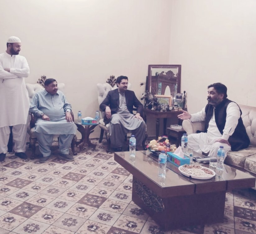 makhdoom_amaar's tweet photo. Respected MPA Syed Rashid Shah Rashidi Son Of Pir Pagara SB Visited Shrine Of Makhdoom Nooh Sarwar RA & Makhdoom Amaar House Hala with Makhdoom Amaar(Fr-Chairman-Mc-Hala) And seen Tabarukat Of M.Nooh ra Along With Raes Akbar marri Syed Bachal Shah.
#MakhdoomOfHala
#HalaCity https://t.co/v1Aecw1eKr
