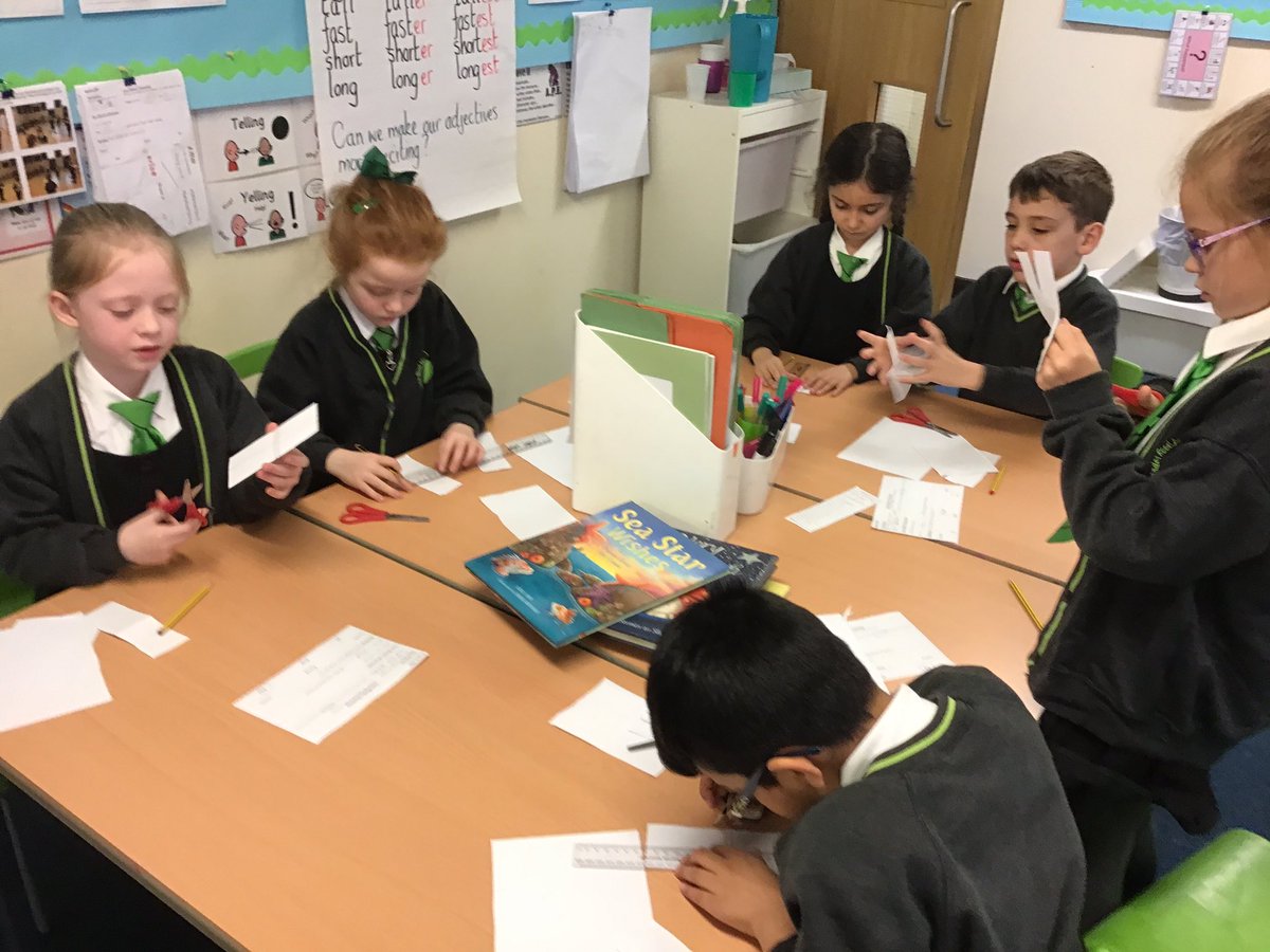 LindenRDCedar's tweet image. Year two making paper helicopters just like the Wright Brothers, getting ready to write instructions. Then we tested them. #lindenenglish #lindenewriting #lindenoutdoorlearning #lindenloveslearning