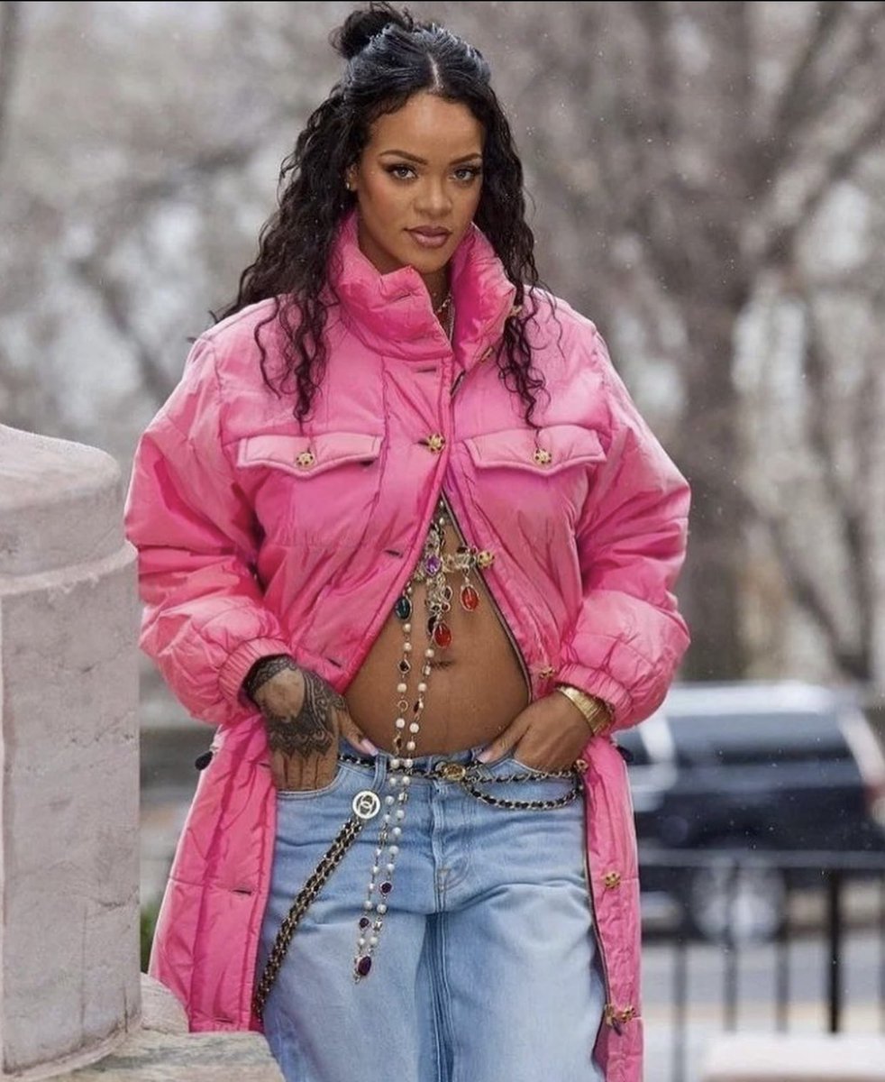 Anyways tubagaliza Rihanna’s glow 😅… #Rihanna #genorganics