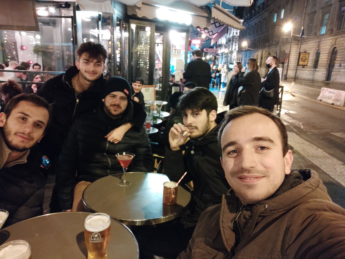 pesceur's tweet photo. La banda dell'Yvette al completo Mamma mia quante #emozioni in questi mesi @Jster2 il più #trap, Piè l'#ultimodeiromantici, Thomas #liricista unico, Dani #napoletanovero 
Come ci ha detto un vecchio amico "Andate in cielo e insegnate agli angeli a farsi shottini di ****er" #DPGIF https://t.co/YQgqZLDMAU