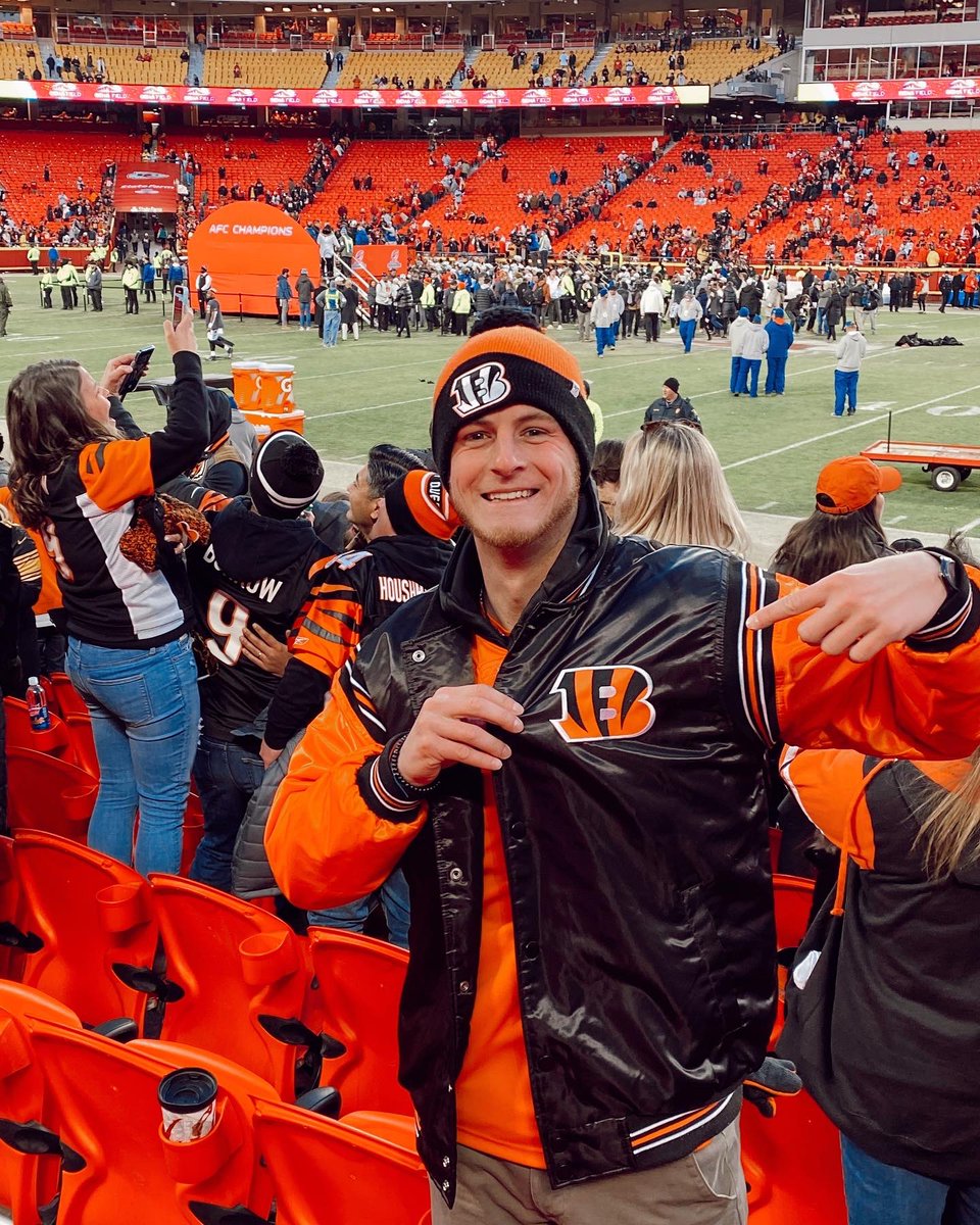 Braxxx26's tweet photo. Plane just landed back in Roanoke, ✈️ 

All I can say is what a weekend, what a experience and what a team. 

The Cincinnati Bengals are headed to the Super Bowl. 

#RuleTheJungle https://t.co/dhc4irDMWL