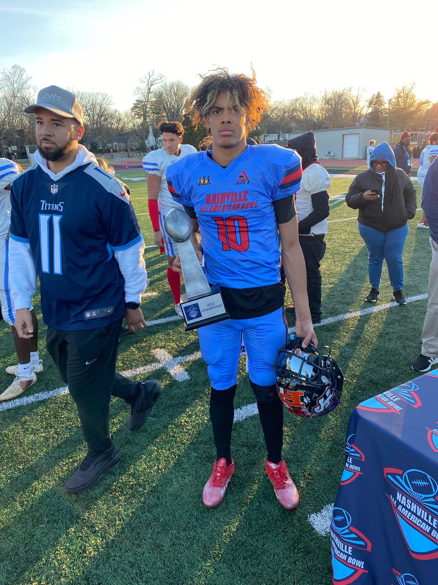iamjarian's tweet photo. Thank you to @RileyElite3 and @NashvilleAABowl for allowing me to showcase my talents in front of college coaches. Had a great time this weekend and was able to cut up and have fun with my family for one last high school game.#AGTG #TeamBlaze #Elite3🔺🔺#WinnersWin🤟🏾 https://t.co/8rnBuPpVM2