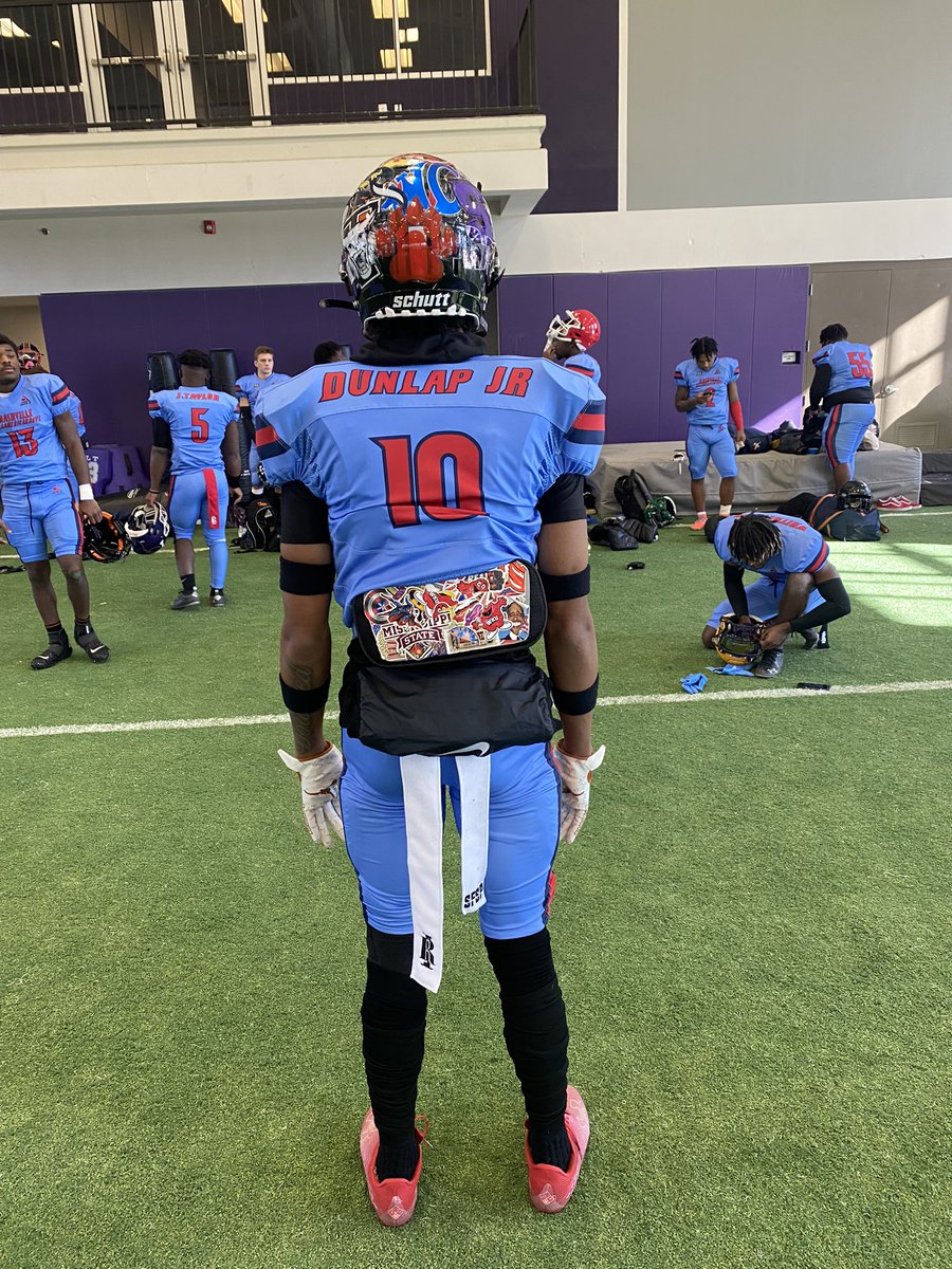 iamjarian's tweet photo. Thank you to @RileyElite3 and @NashvilleAABowl for allowing me to showcase my talents in front of college coaches. Had a great time this weekend and was able to cut up and have fun with my family for one last high school game.#AGTG #TeamBlaze #Elite3🔺🔺#WinnersWin🤟🏾 https://t.co/8rnBuPpVM2