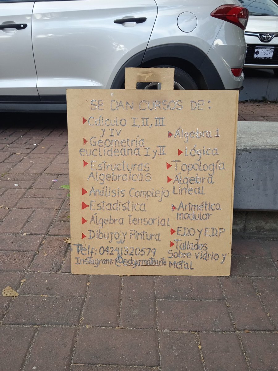 cursosdelonuevo's tweet photo. Exhibiendo mi pancarta en las Mercedes , de cursos de matemáticas, pancarta hecha con conciencia y valor https://t.co/B5z6sHwH46