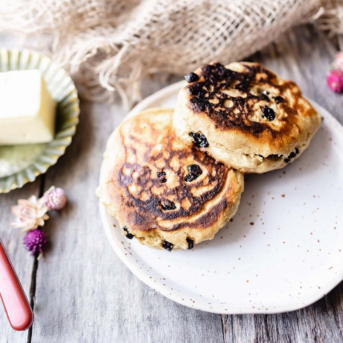 moonspoonyum's tweet photo. Make your own easy gluten-free bannock bread rolls in no time! This traditional Scottish bread with variations in Northern England and Ireland is also vegan, plant-based and yeast-free. #bannocks #imbolc #glutenfree https://t.co/BubaEm1rIT via @moonspoonyum https://t.co/ja4sdRozq9