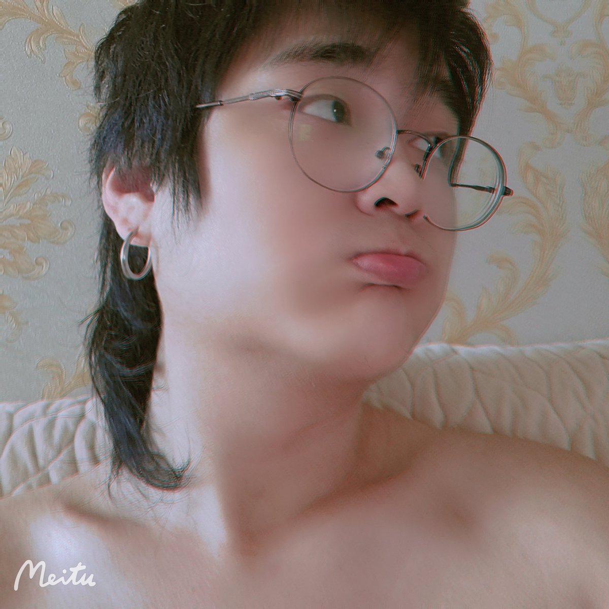 🤔 新年願望是想要只大老虎，最好再有個爸爸，最好免費的箱子能出靈犀。

🤔 總之，又熬過一歲啦。