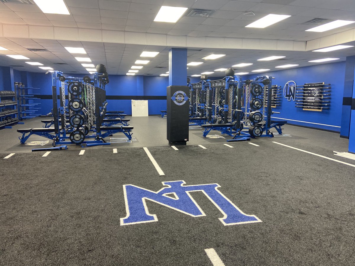 dBurns96kg's tweet photo. Great stop at ⁦@LNHS_Athletics⁩ this afternoon!  @FB_CoachFitz⁩ &amp; ⁦@CoachOliphant32⁩ keep the weight room looking sharp and clean! 💪
⁦@AdvantageSF⁩ 
#AdvantageStrong https://t.co/lhuzQPEyla